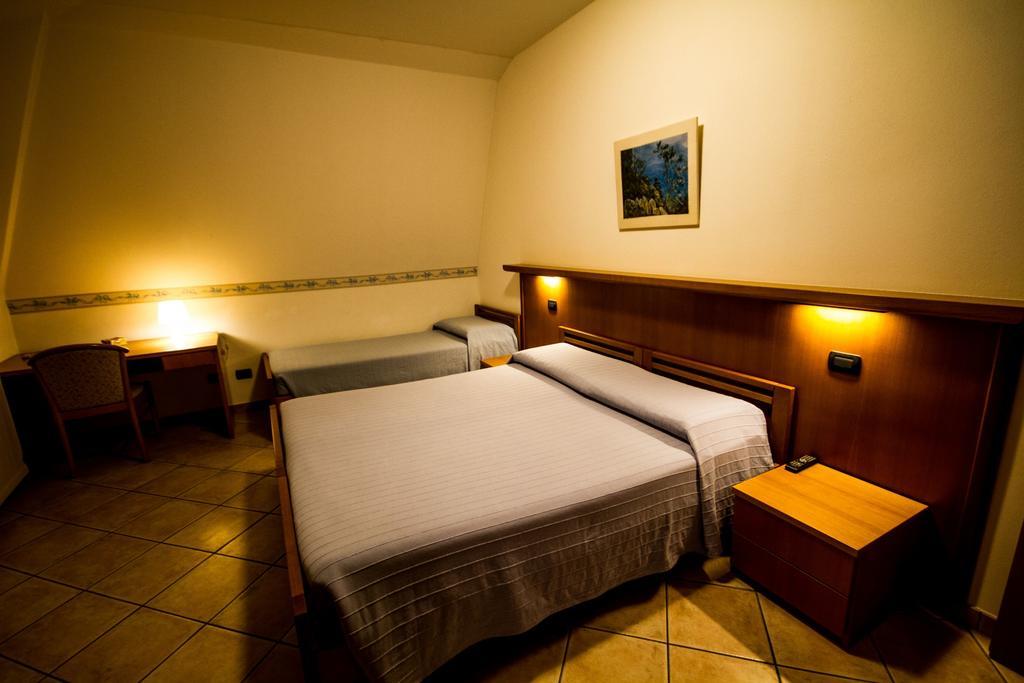 ג'רה לאריו Albergo Lario חדר תמונה