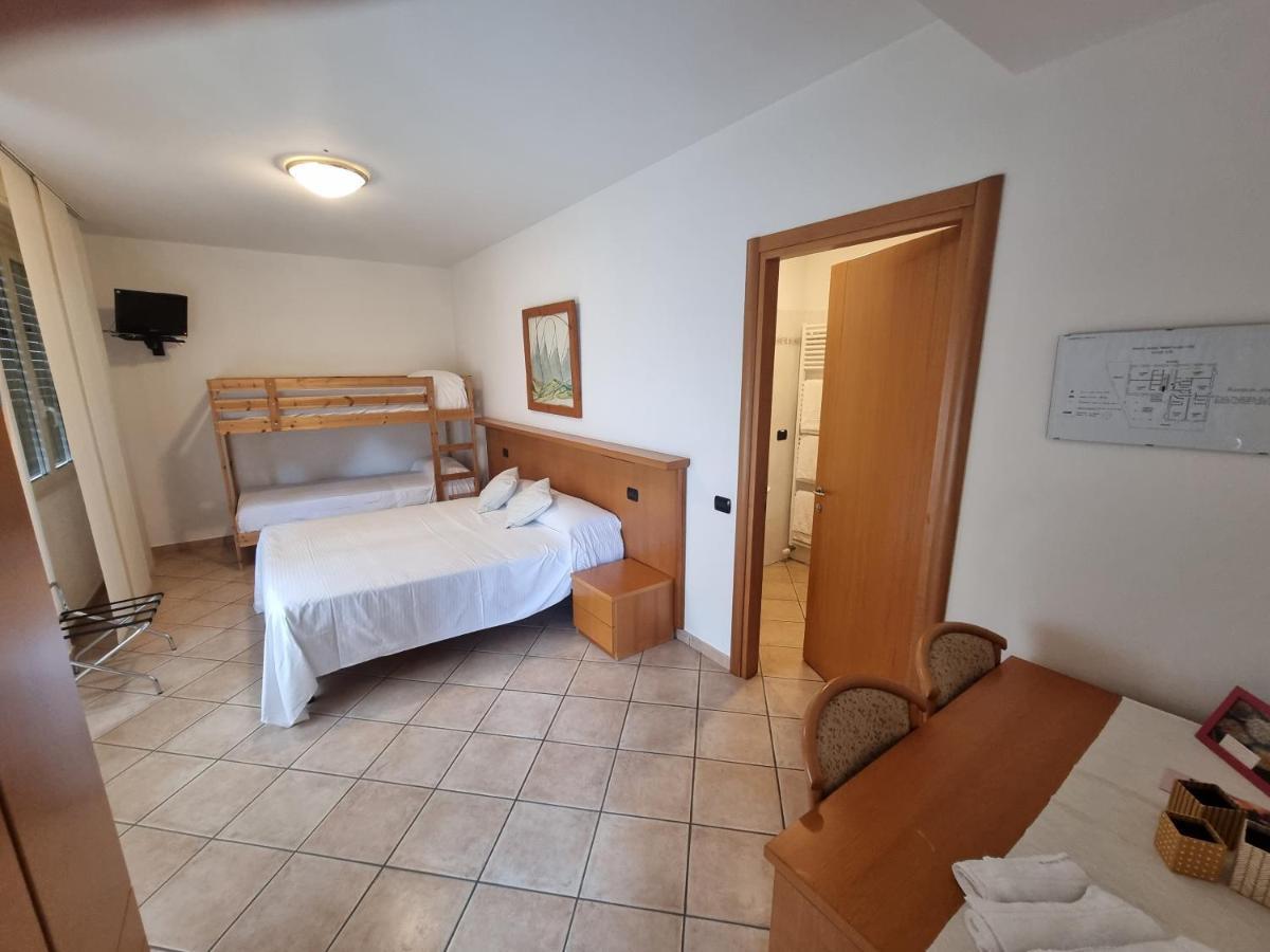 ג'רה לאריו Albergo Lario חדר תמונה